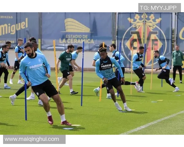 黄芳畅谈足球生涯与欧冠足球的精彩瞬间与心路历程